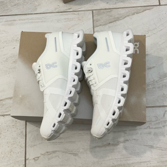 ON RUNNING CLOUD 5. - Picture 3 of 6